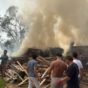 bodrumda yangin evlere dayandi buyuk korku yasandi fzlz2tl1