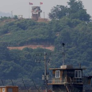 guney kore siniri gecen kuzey kore askerlerine uyari atesi acti 6AB3UFI5