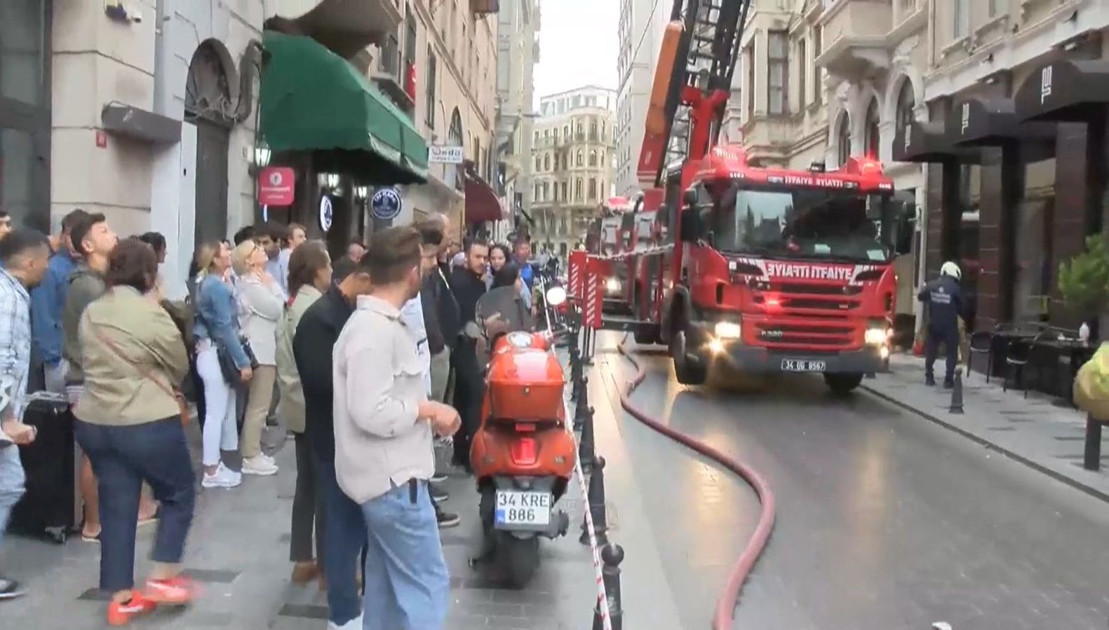 istanbul beyoglunda otelde yangin JIQBM9H8