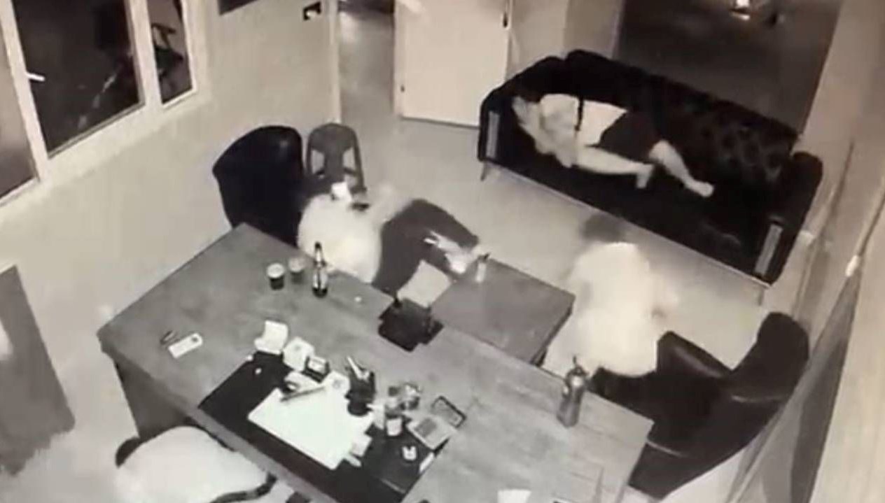 kiskanclik nedeniyle tetikci tuttu kursunlar havada gezdi adanada dehset yHXx56Ex