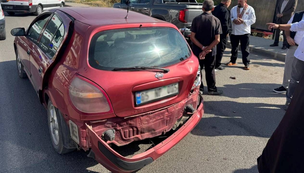 otomobille motosiklet carpisti iki kisi yaralandi kTO4NPVJ