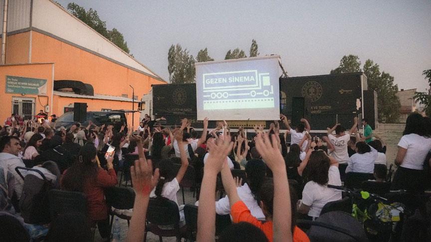 bir anadolu senligi bereketi 5 sehirde 898 bin 608 kisi sanatla bulustu ETRmifS1