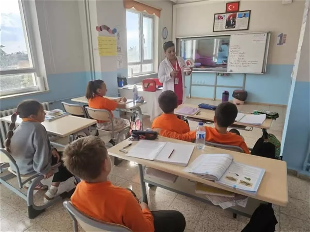 ogrencilere agiz ve dis sagligi egitimi basladi q2dICPvJ