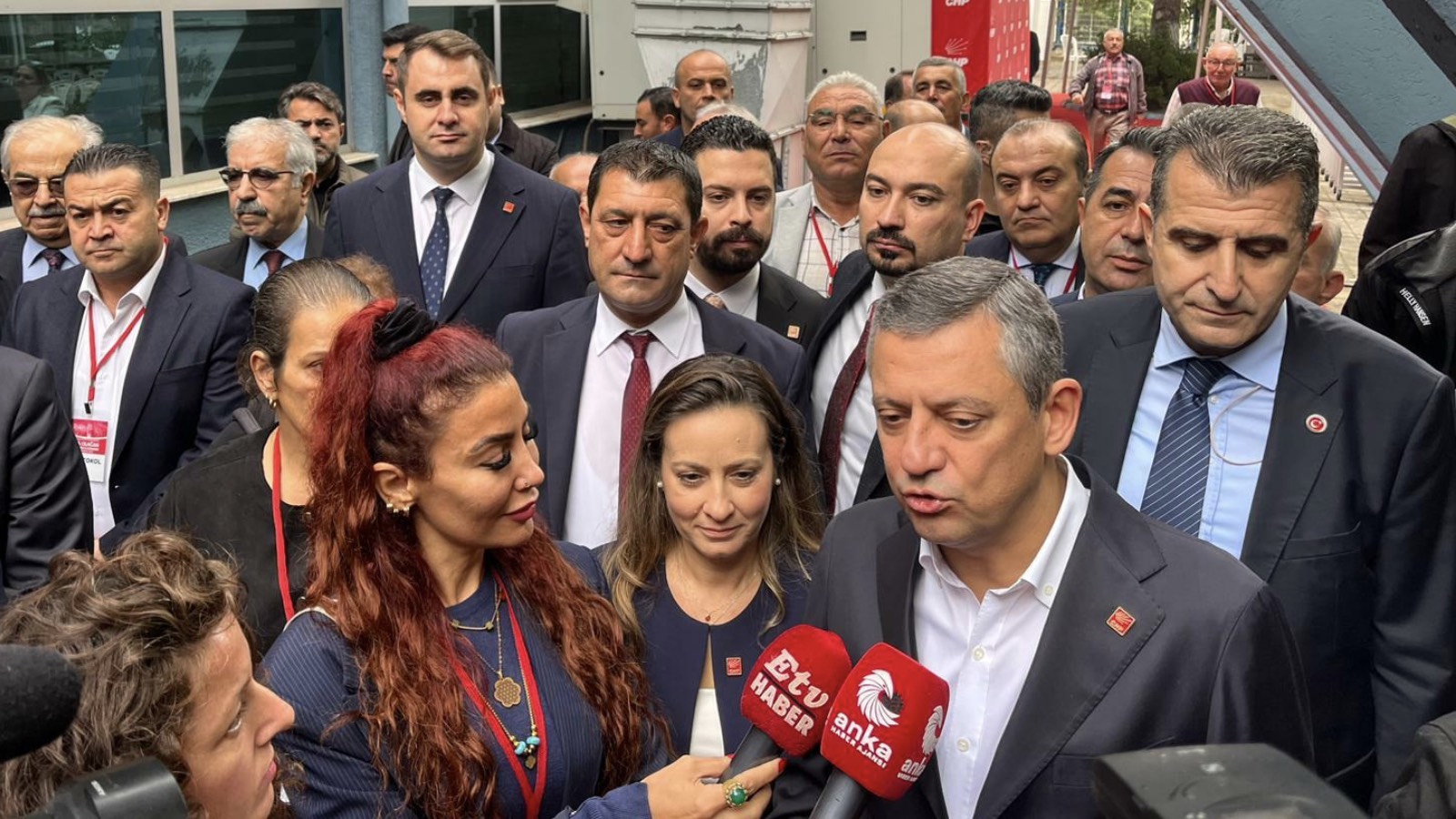 ozgur ozel avrupanin sosyal demokratlari turkiyedeki hak ihlallerini endiseyle takip ediyorlar bizi destekliyorlar TMsa25zM.jpg