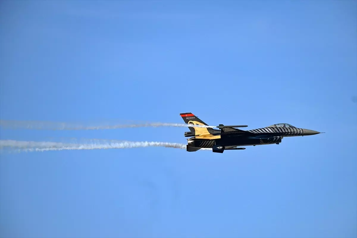 soloturk kayseride gosteri ucusu yapti ya2Rud6z.jpg