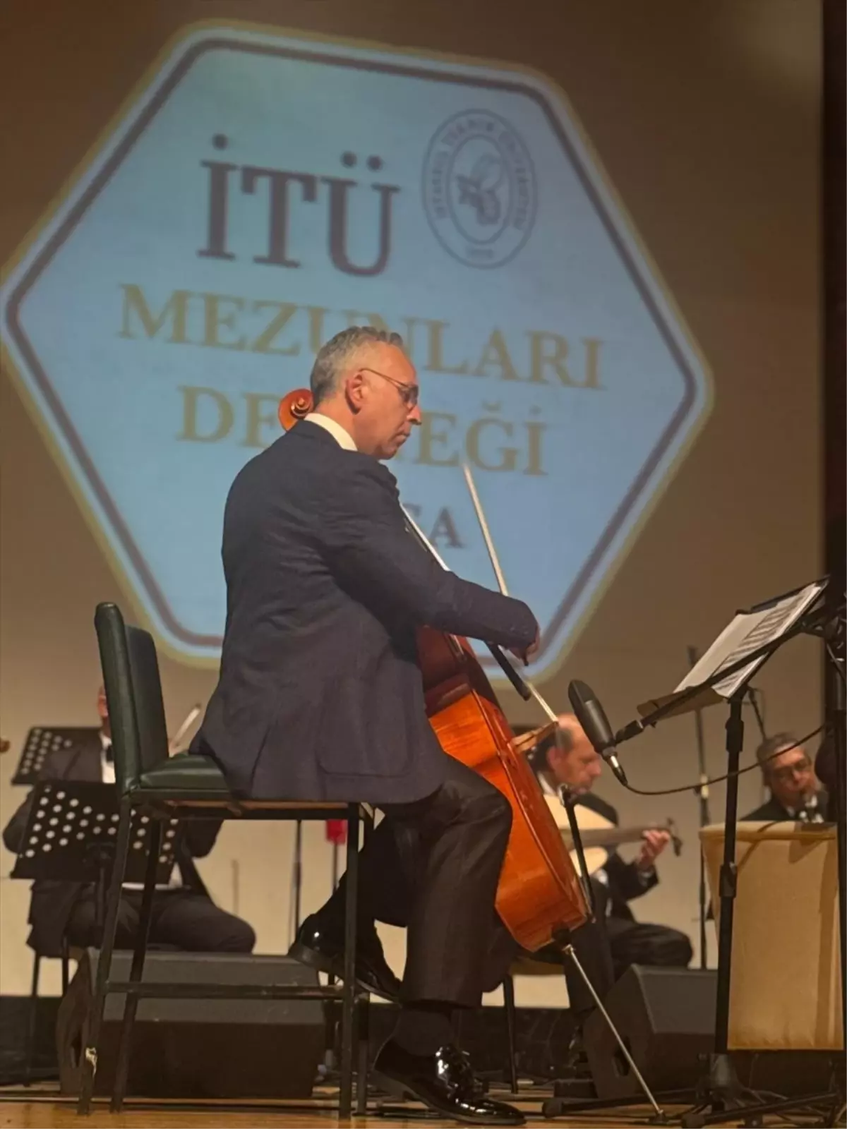 cumhuriyet bayrami konseri itu mezunlari derneginden pPTJFs5P.jpg